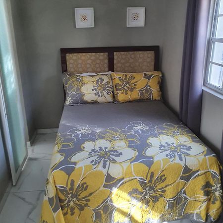 Devachan Apartments بريدج تاون الغرفة الصورة
