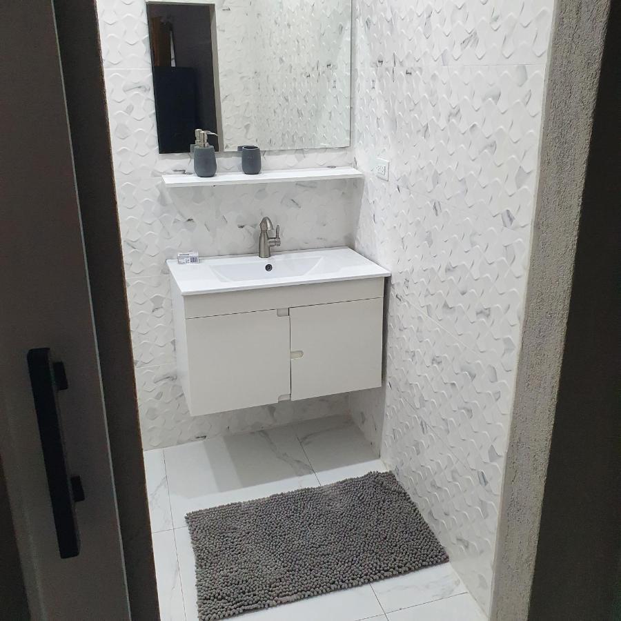 Devachan Apartments بريدج تاون المظهر الخارجي الصورة