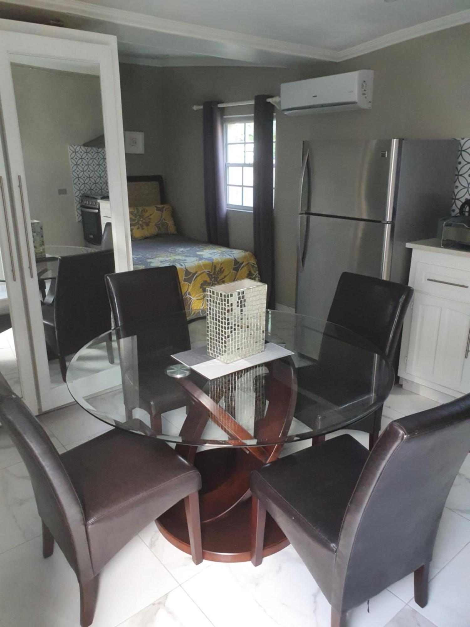 Devachan Apartments بريدج تاون الغرفة الصورة